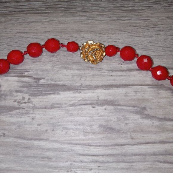 Vintage Red Beaded Necklace Gold-Tone Rose Clasp Victorian Vampire Rockabilly - Picture 3 of 7